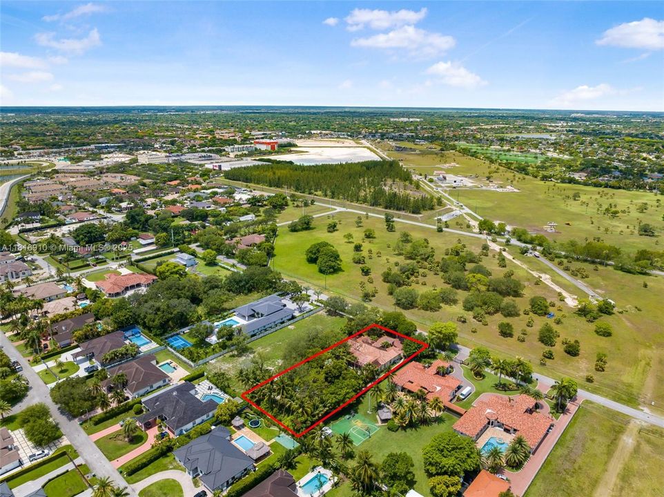 For Sale: $2,250,000 (5 beds, 4 baths, 5190 Square Feet)