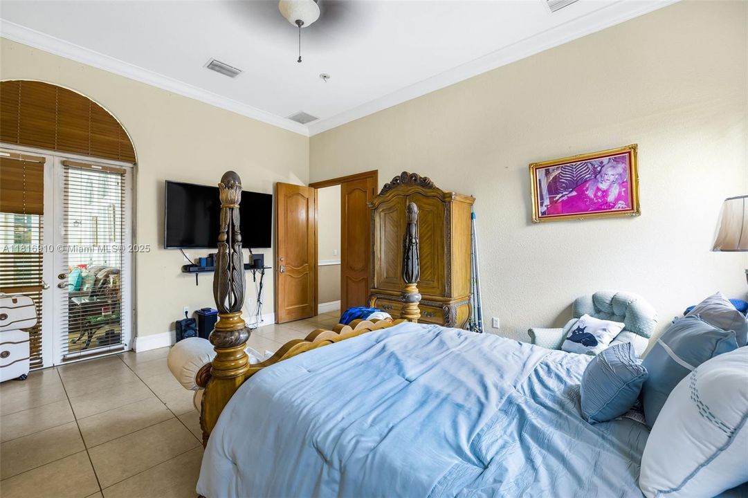 For Sale: $2,250,000 (5 beds, 4 baths, 5190 Square Feet)