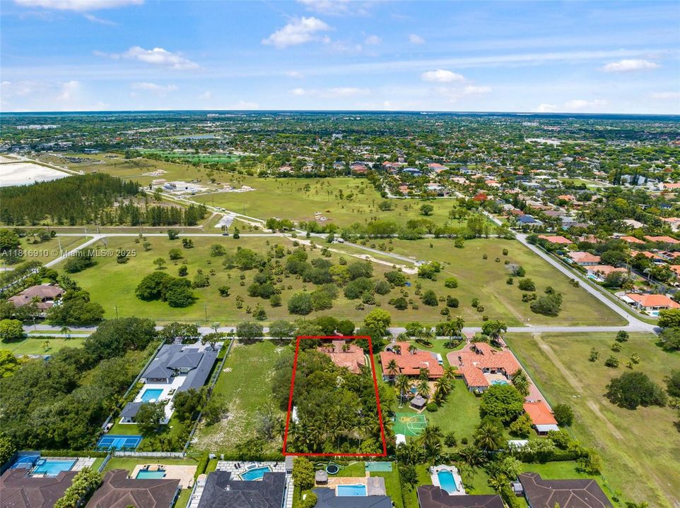 For Sale: $2,250,000 (5 beds, 4 baths, 5190 Square Feet)