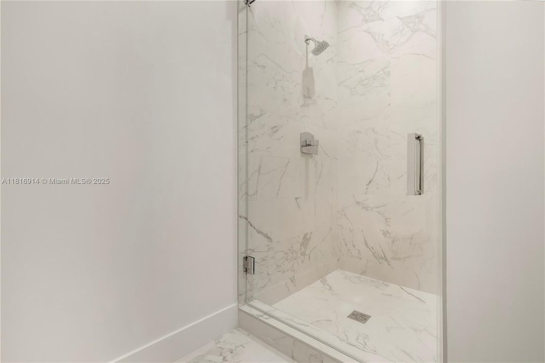 For Sale: $1,480,000 (2 beds, 2 baths, 1388 Square Feet)