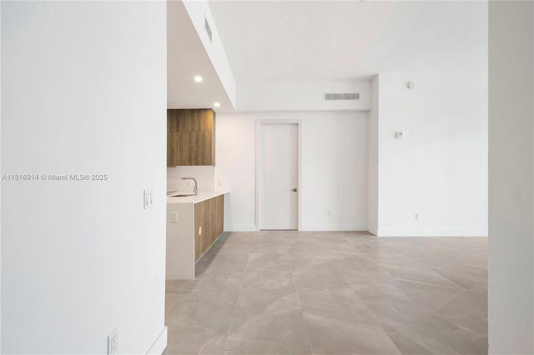 For Sale: $1,480,000 (2 beds, 2 baths, 1388 Square Feet)