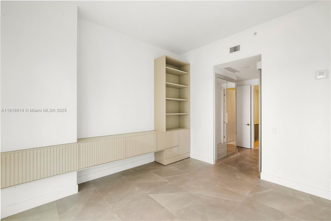 For Sale: $1,480,000 (2 beds, 2 baths, 1388 Square Feet)