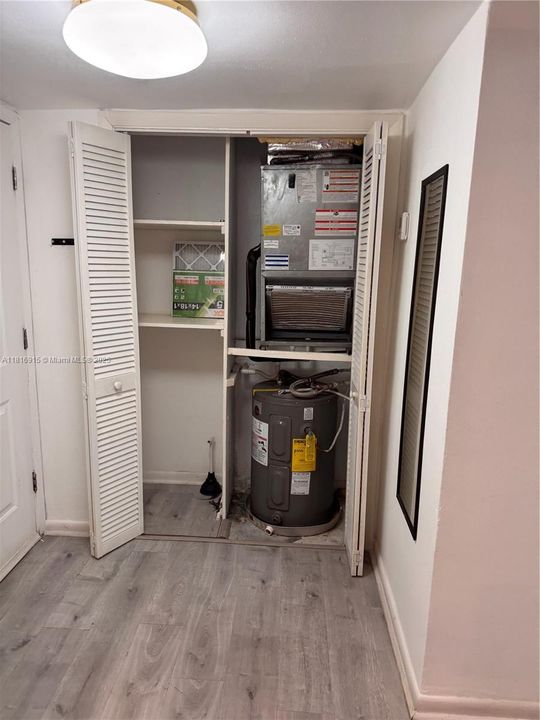 待售: $199,000 (1 贝兹, 1 浴室, 688 平方英尺)