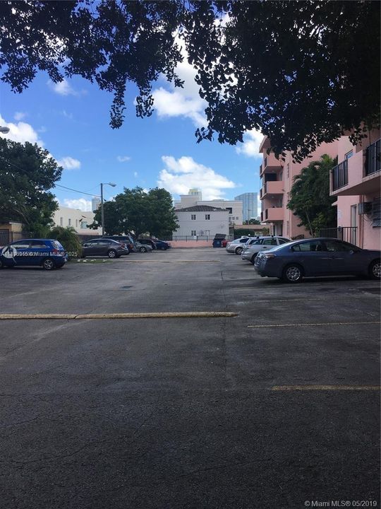 待售: $199,000 (1 贝兹, 1 浴室, 688 平方英尺)