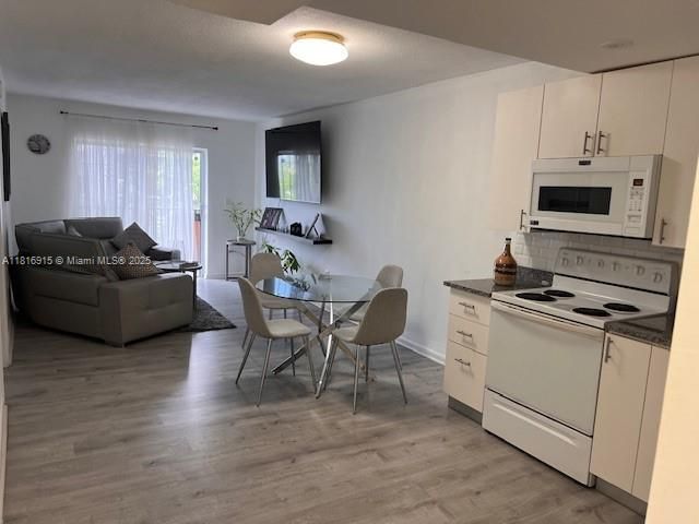 待售: $199,000 (1 贝兹, 1 浴室, 688 平方英尺)