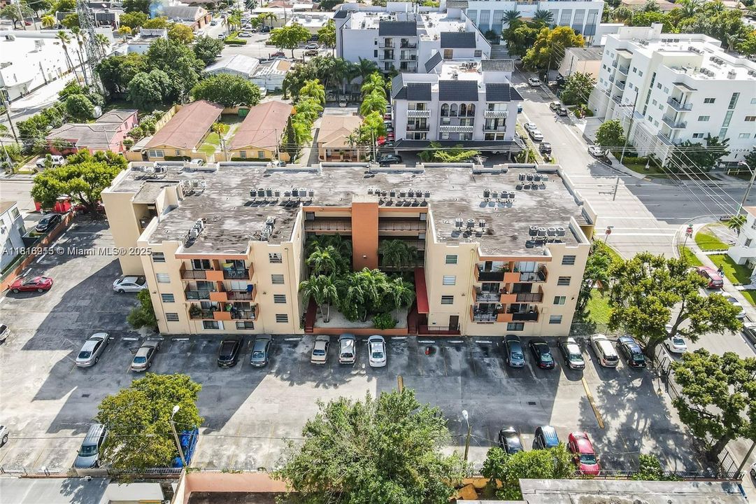 待售: $199,000 (1 贝兹, 1 浴室, 688 平方英尺)