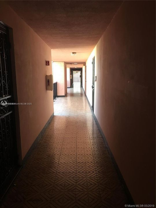 待售: $199,000 (1 贝兹, 1 浴室, 688 平方英尺)