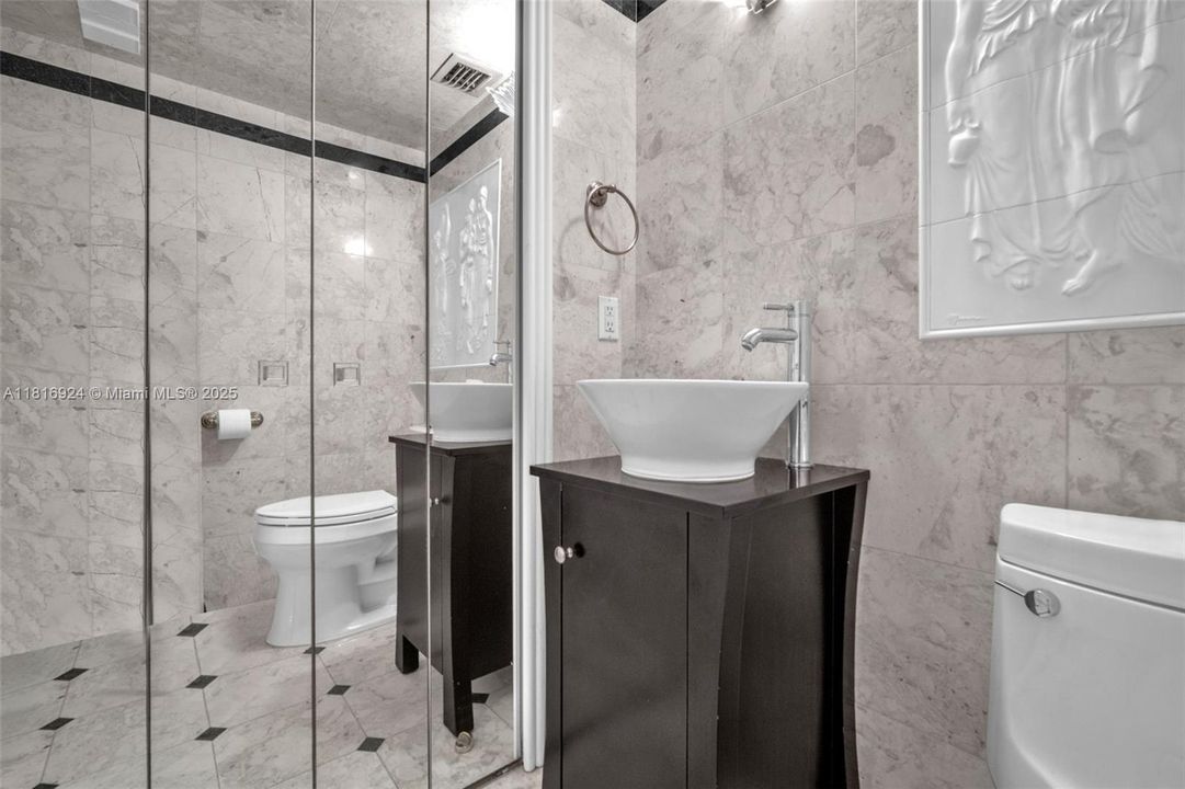 Recently Sold: $1,400,000 (2 beds, 2 baths, 2020 Square Feet)