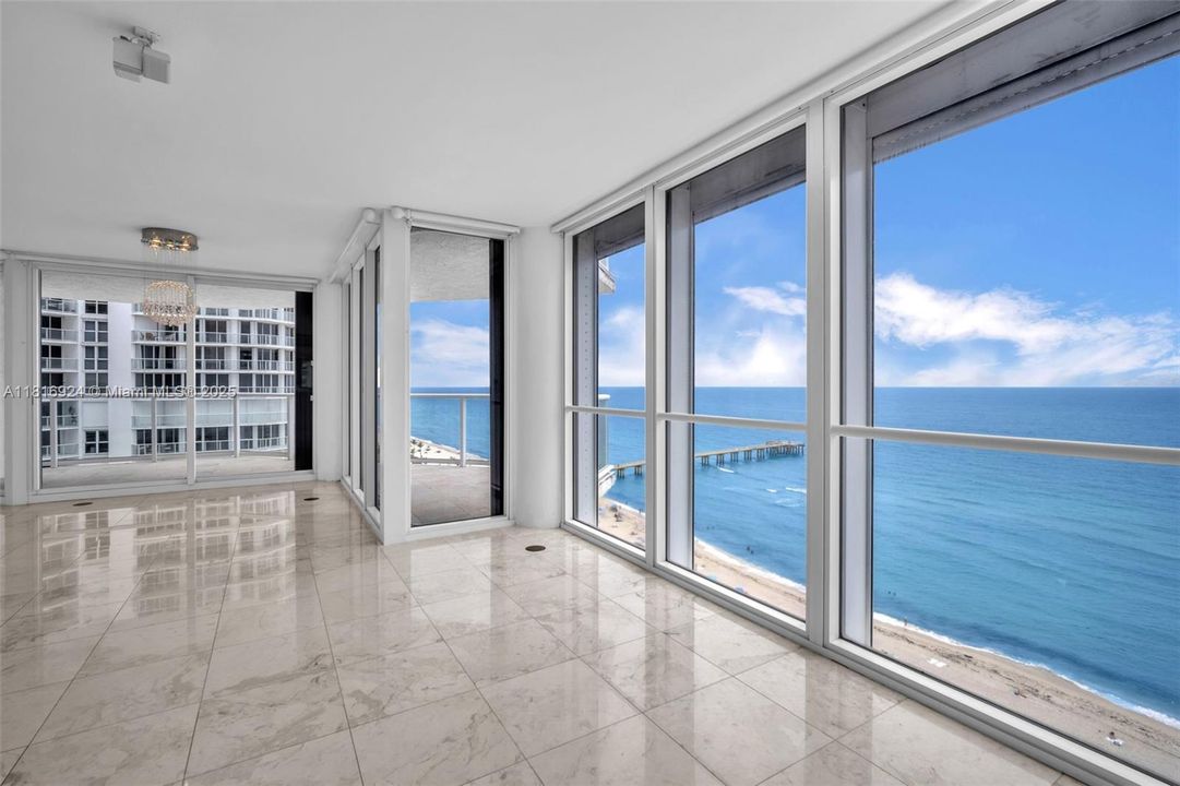 Recently Sold: $1,400,000 (2 beds, 2 baths, 2020 Square Feet)