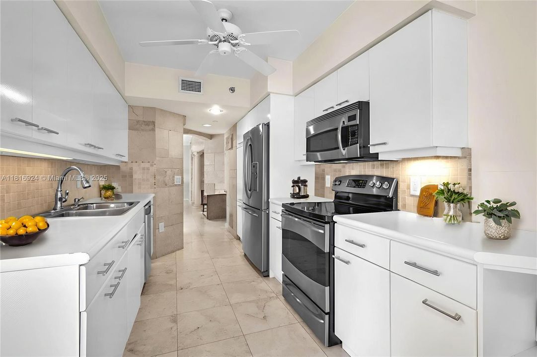 Recently Sold: $1,400,000 (2 beds, 2 baths, 2020 Square Feet)
