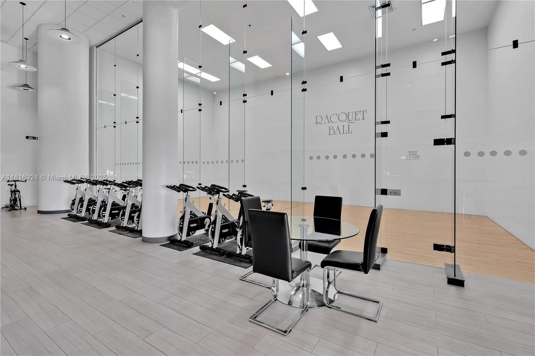 Recently Sold: $1,400,000 (2 beds, 2 baths, 2020 Square Feet)