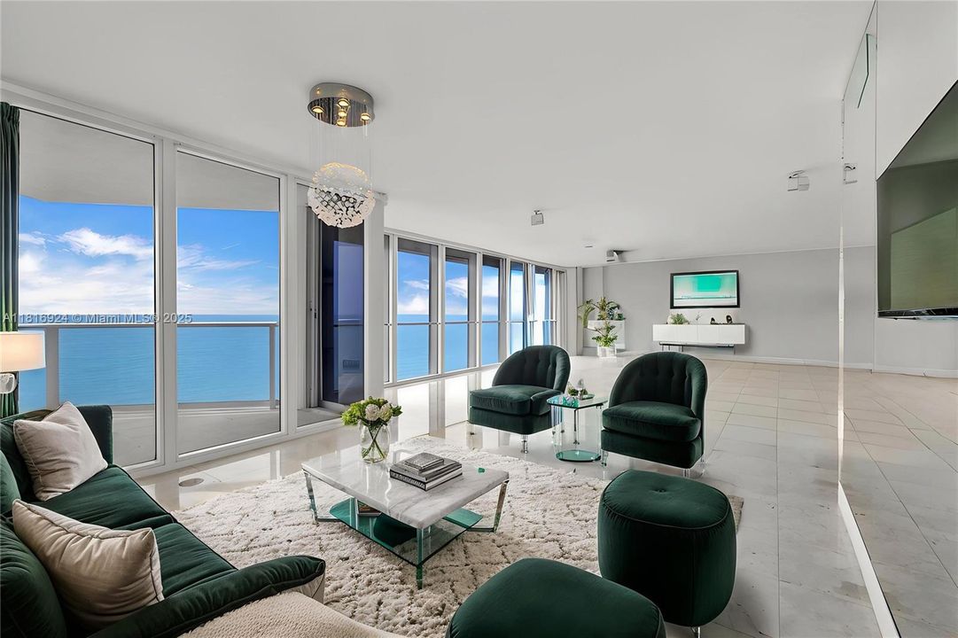 Recently Sold: $1,400,000 (2 beds, 2 baths, 2020 Square Feet)
