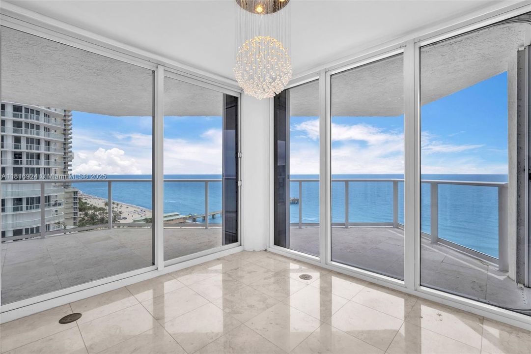 Recently Sold: $1,400,000 (2 beds, 2 baths, 2020 Square Feet)
