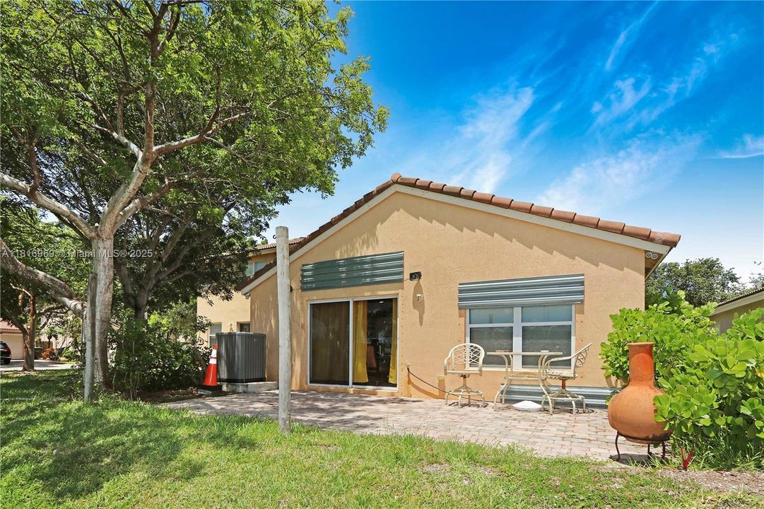 На продажу: $419,000 (3 спален, 2 ванн, 1336 Квадратных фут)