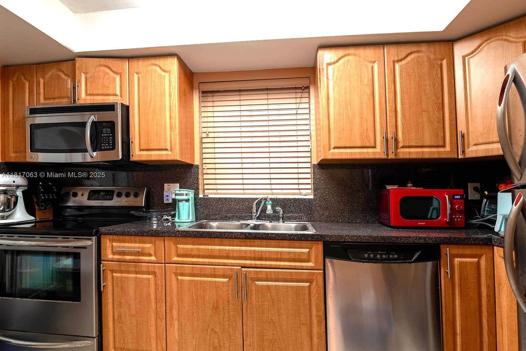 待售: $195,000 (1 贝兹, 1 浴室, 700 平方英尺)