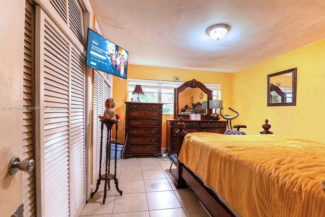 待售: $195,000 (1 贝兹, 1 浴室, 700 平方英尺)