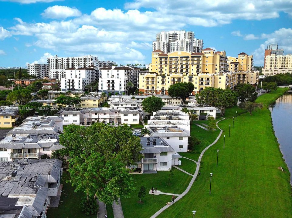 待售: $195,000 (1 贝兹, 1 浴室, 700 平方英尺)