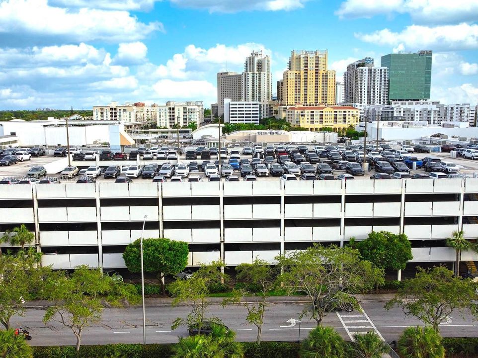 待售: $195,000 (1 贝兹, 1 浴室, 700 平方英尺)