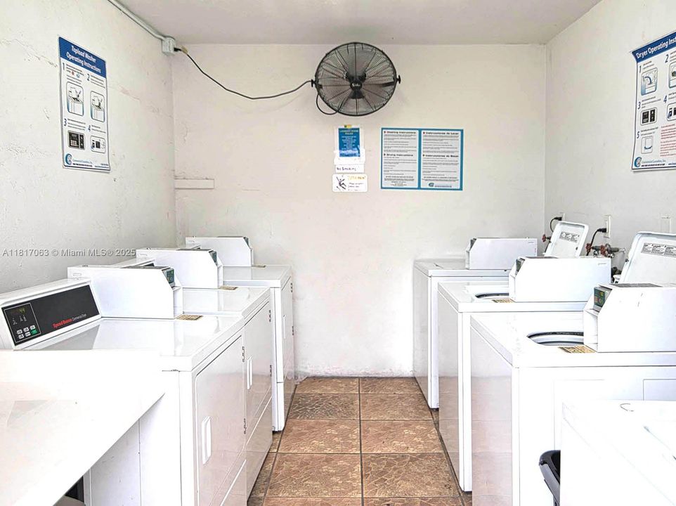 待售: $195,000 (1 贝兹, 1 浴室, 700 平方英尺)