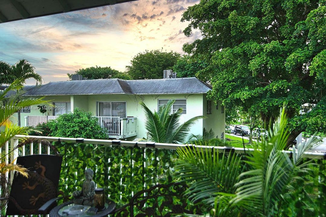 待售: $195,000 (1 贝兹, 1 浴室, 700 平方英尺)