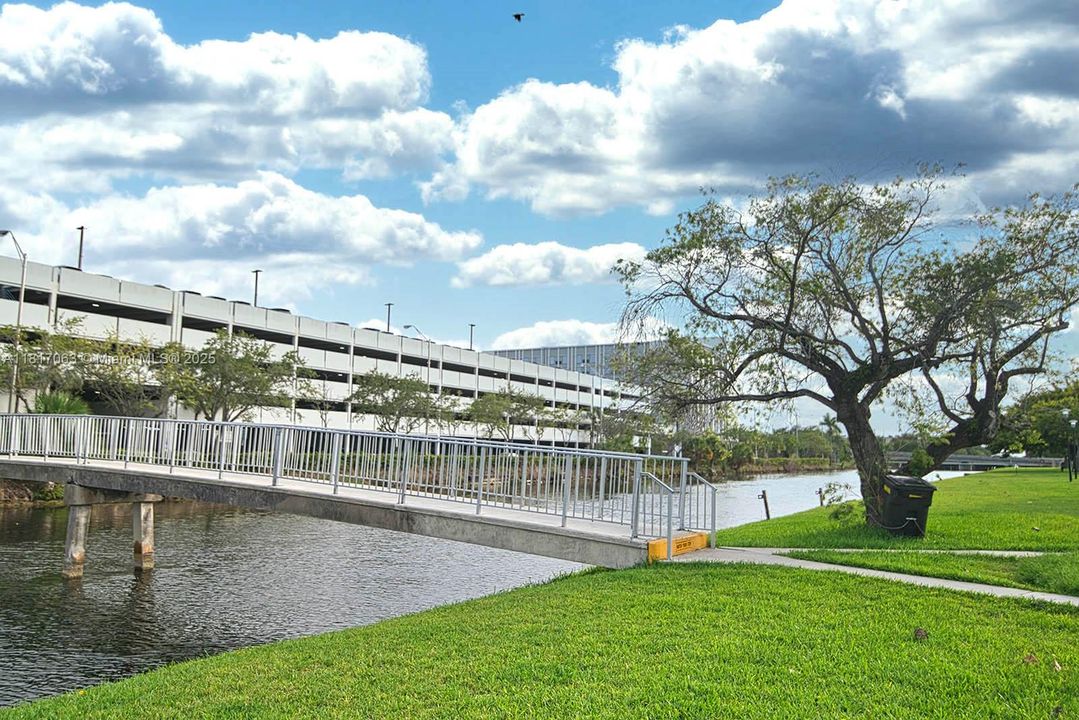 待售: $195,000 (1 贝兹, 1 浴室, 700 平方英尺)