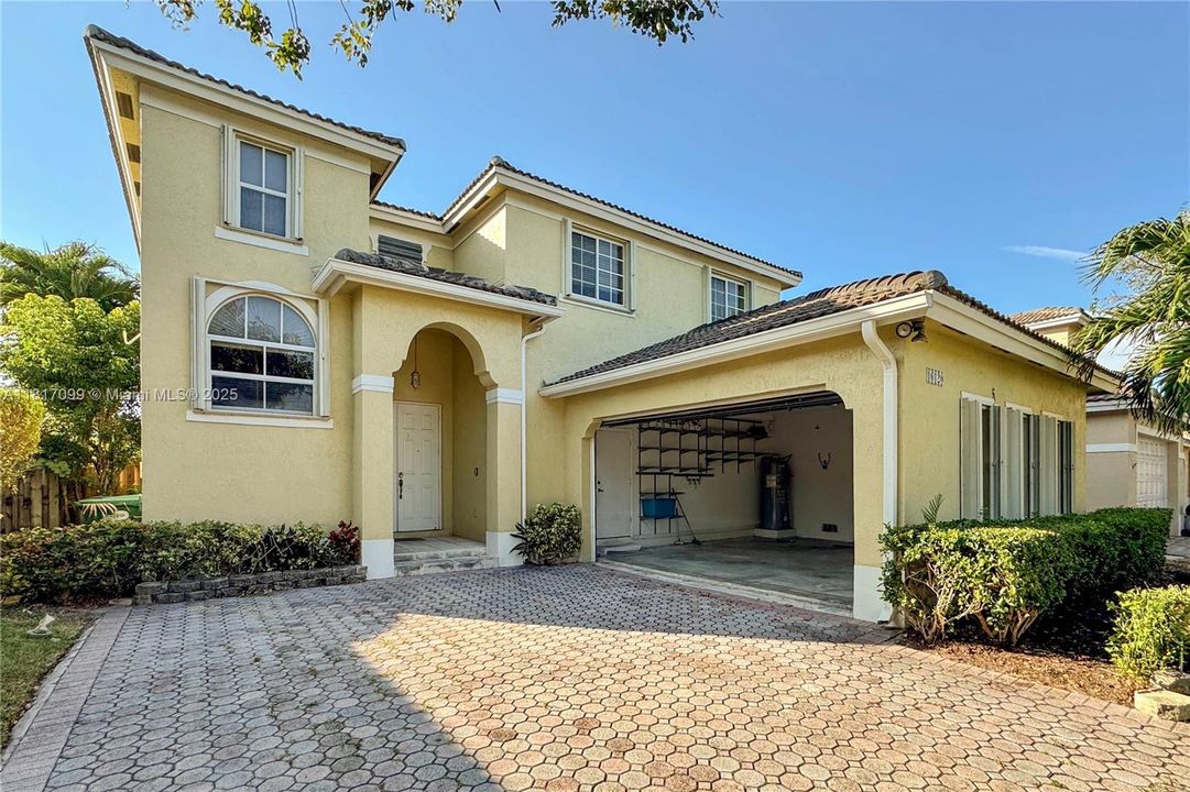 Recently Sold: $758,000 (5 beds, 3 baths, 2642 Square Feet)