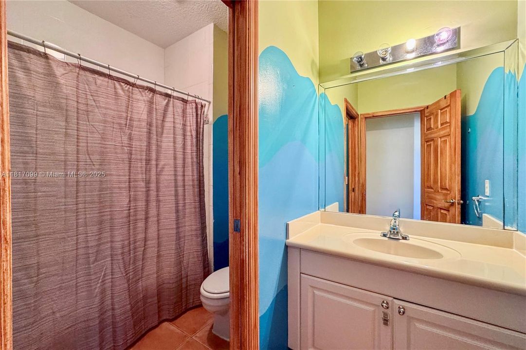 Upstair Guest Bathroom