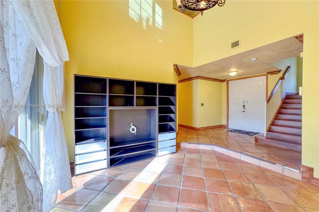 Recently Sold: $758,000 (5 beds, 3 baths, 2642 Square Feet)