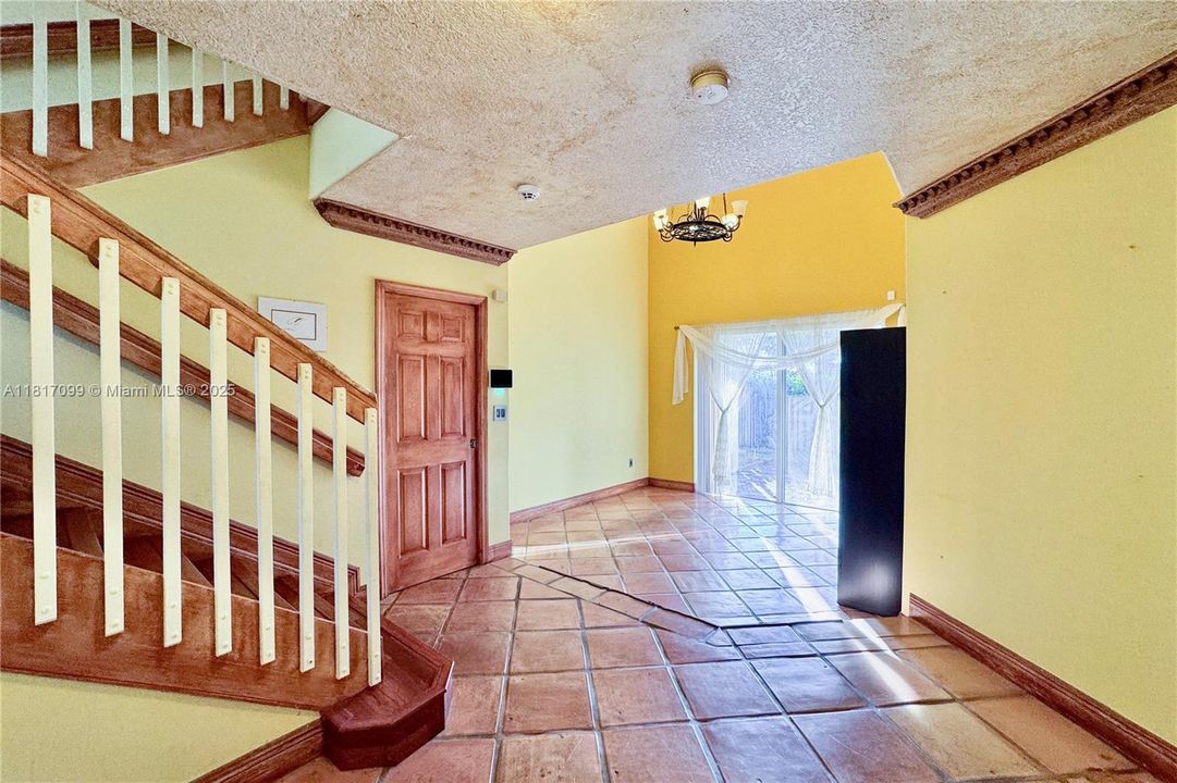 Recently Sold: $758,000 (5 beds, 3 baths, 2642 Square Feet)