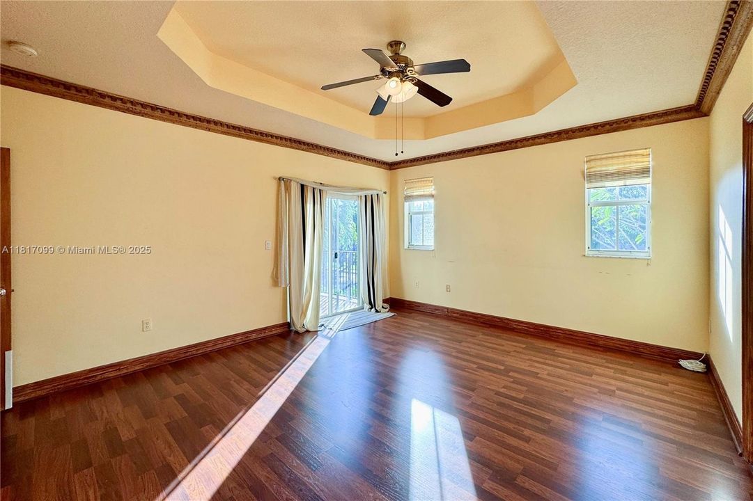 Recently Sold: $758,000 (5 beds, 3 baths, 2642 Square Feet)