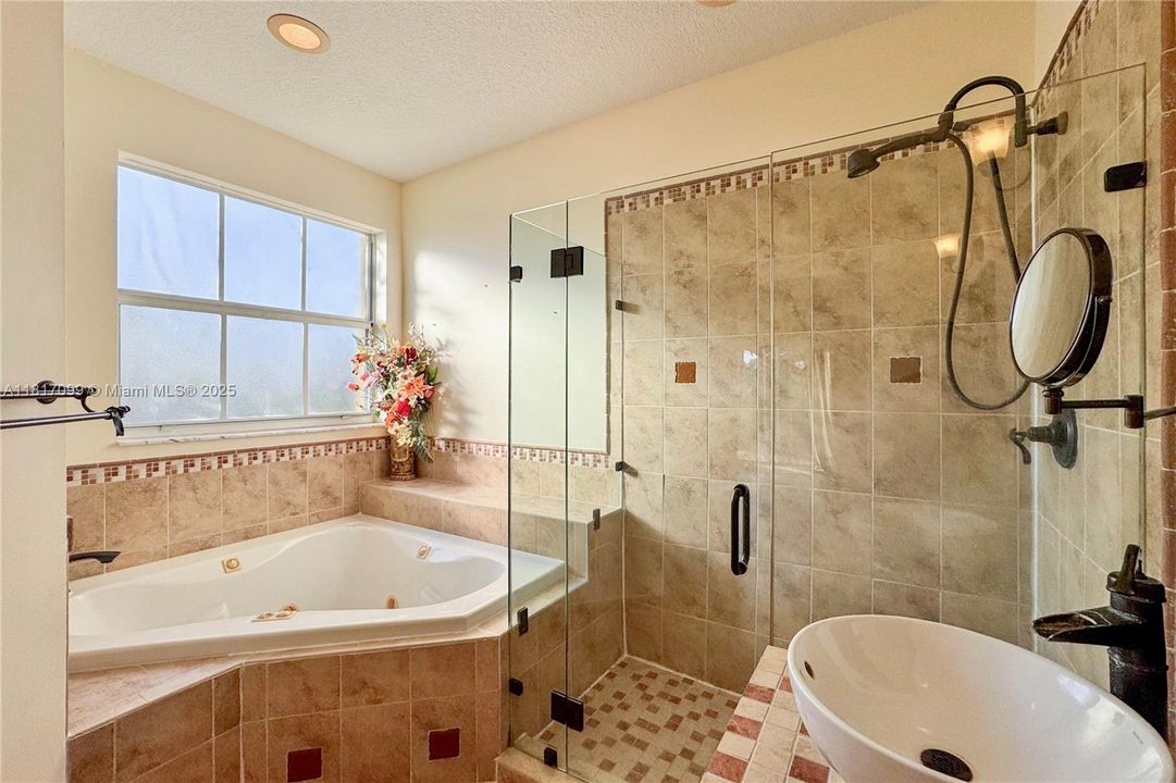 Recently Sold: $758,000 (5 beds, 3 baths, 2642 Square Feet)