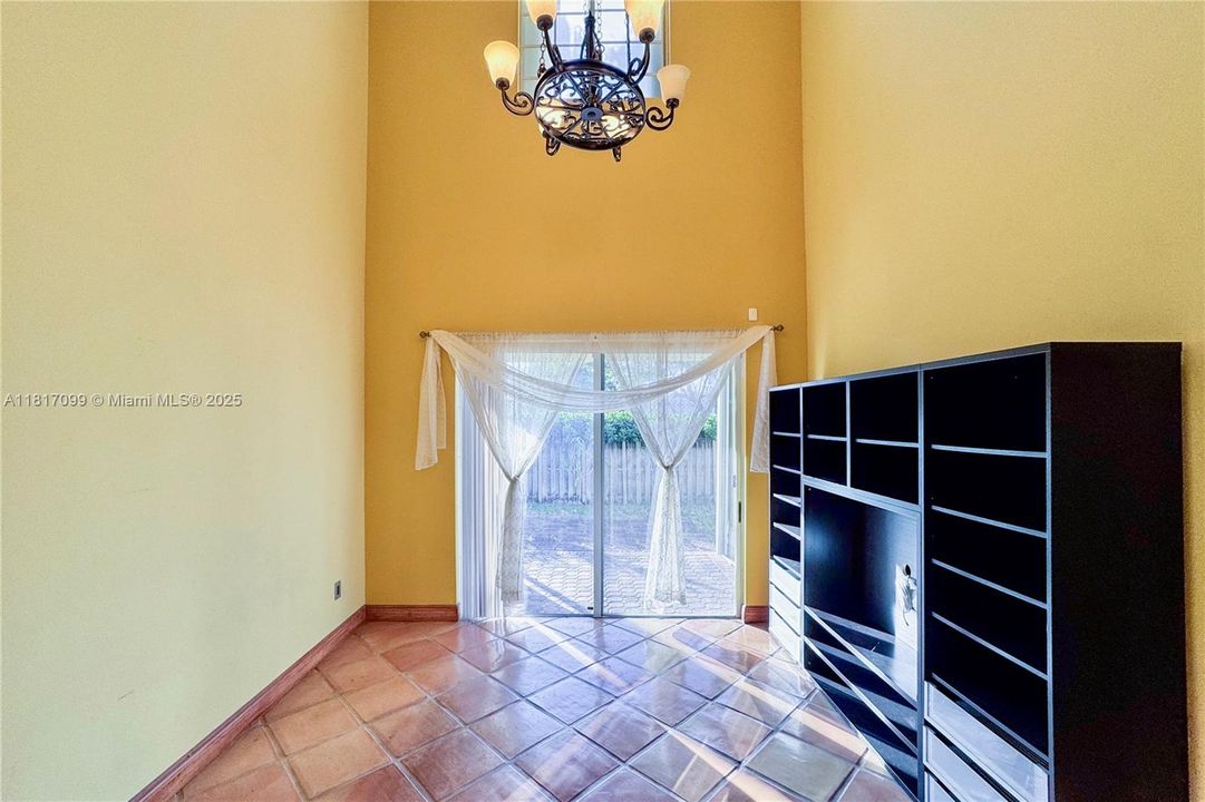 Recently Sold: $758,000 (5 beds, 3 baths, 2642 Square Feet)