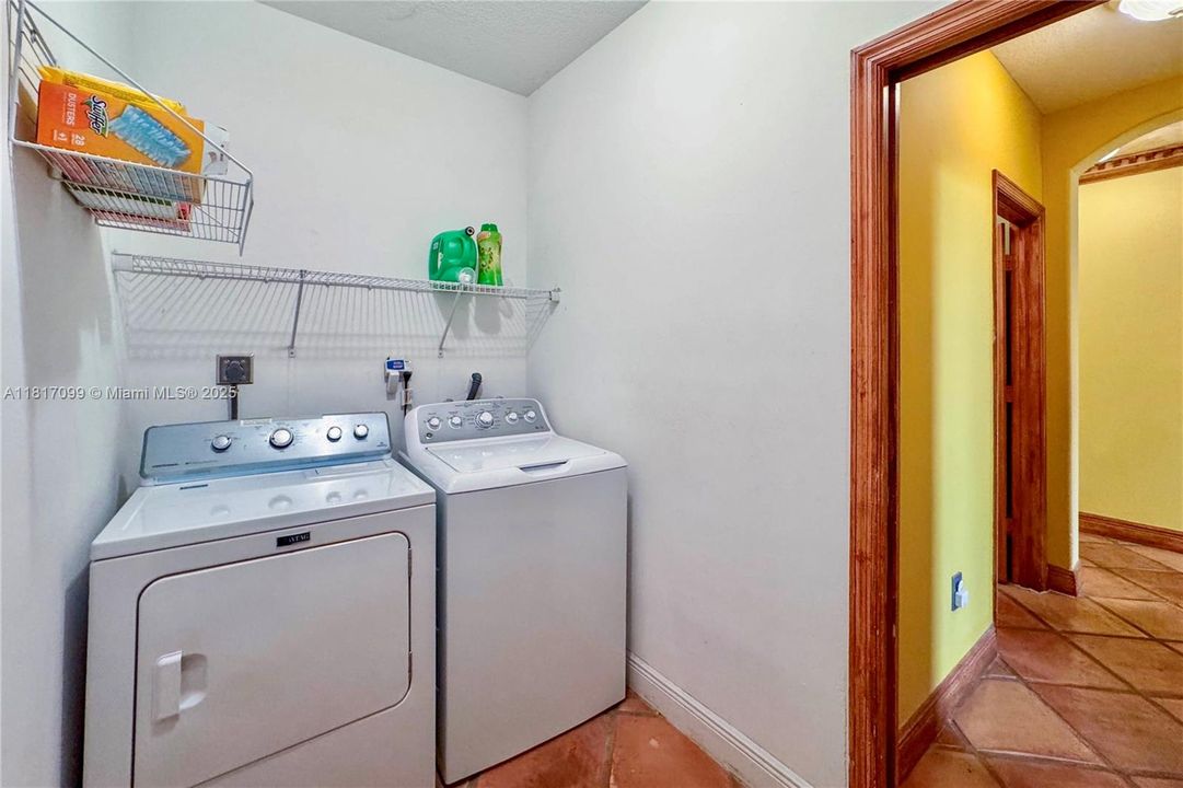 Recently Sold: $758,000 (5 beds, 3 baths, 2642 Square Feet)