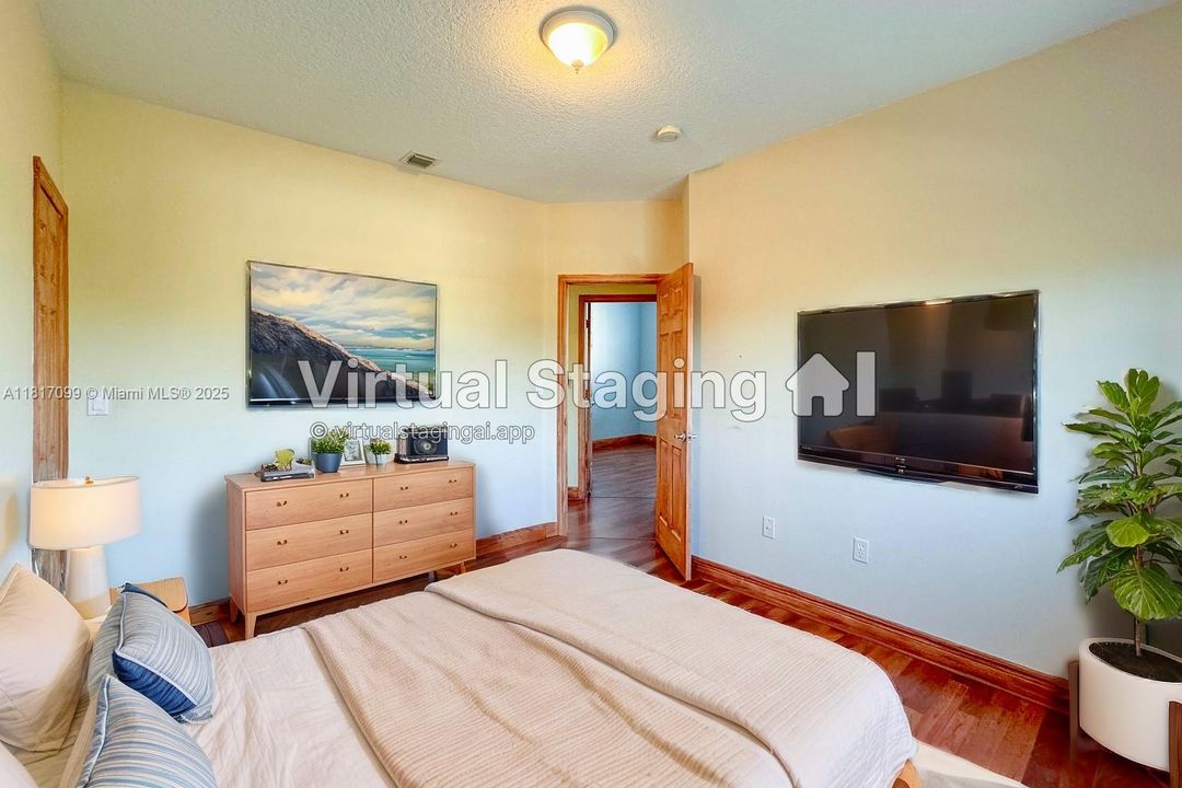 Recently Sold: $758,000 (5 beds, 3 baths, 2642 Square Feet)