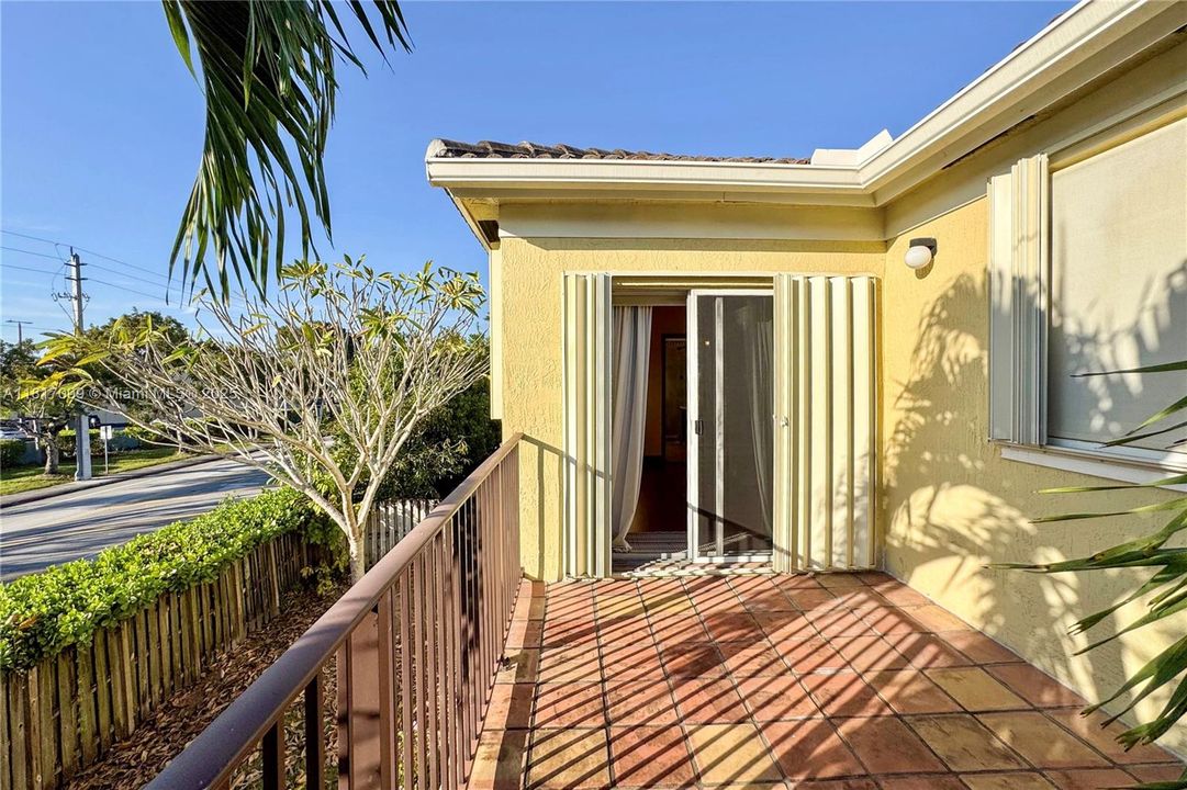 Recently Sold: $758,000 (5 beds, 3 baths, 2642 Square Feet)