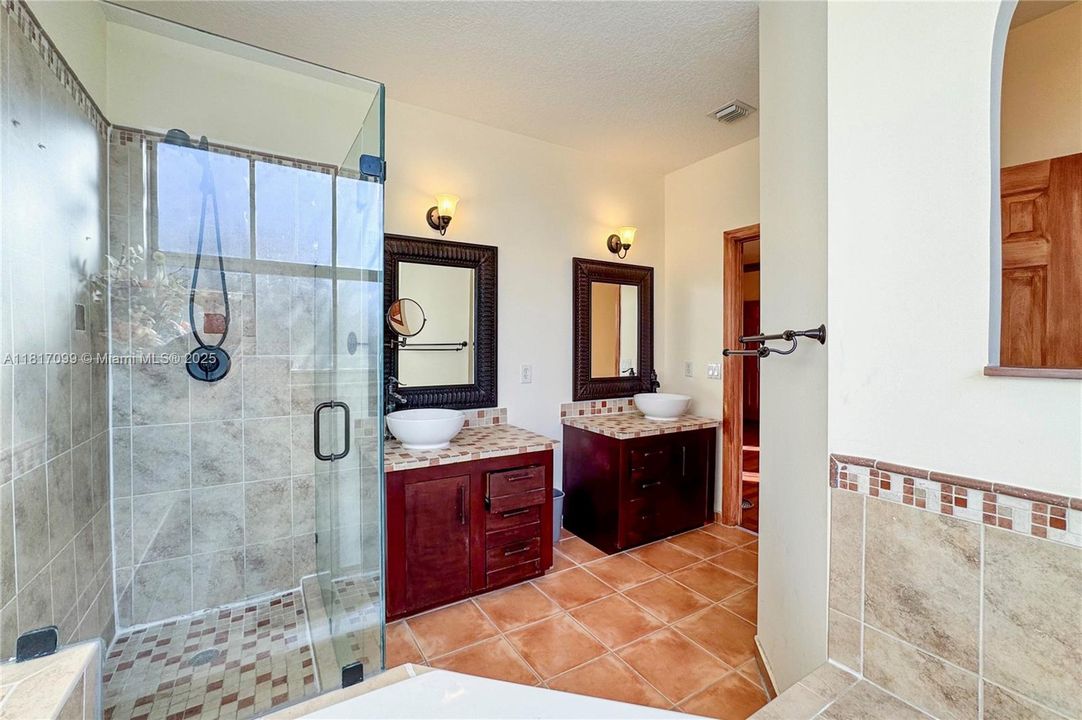 Recently Sold: $758,000 (5 beds, 3 baths, 2642 Square Feet)