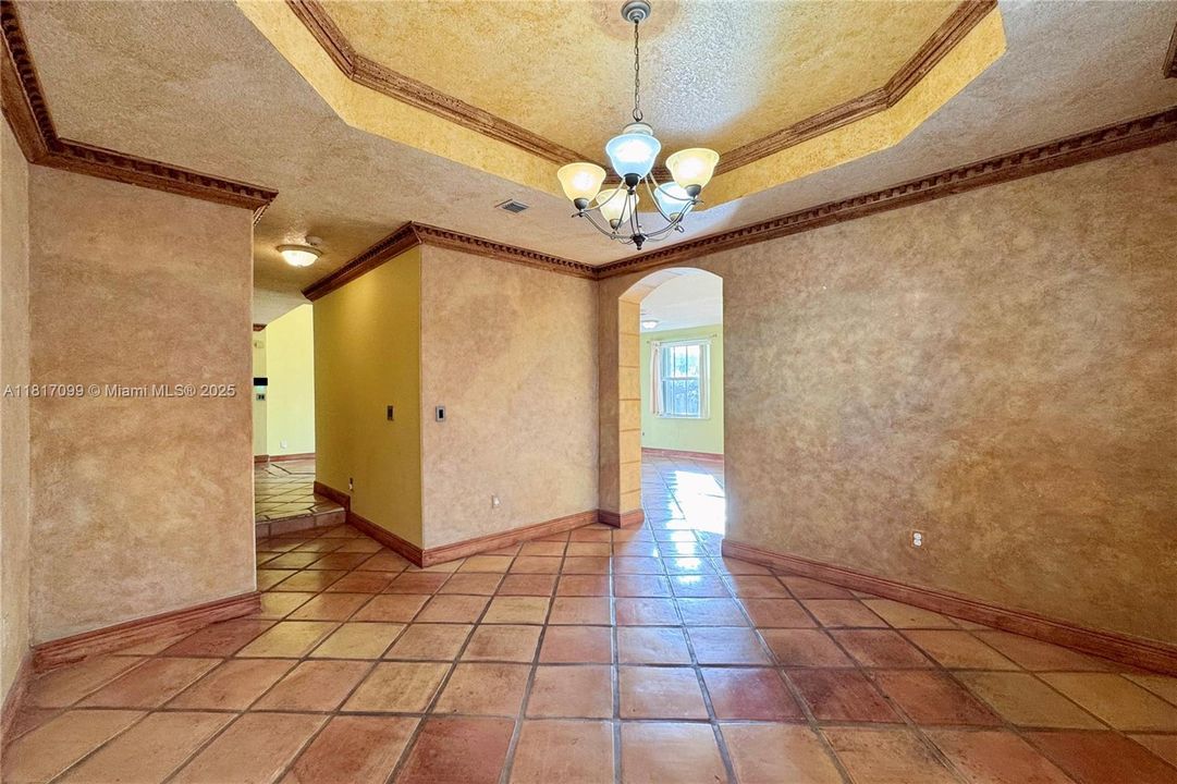 Recently Sold: $758,000 (5 beds, 3 baths, 2642 Square Feet)