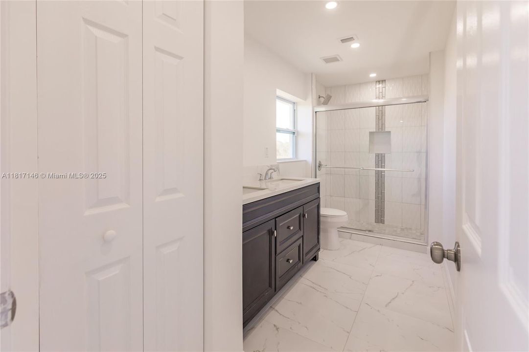 Recently Sold: $284,000 (3 beds, 2 baths, 1798 Square Feet)