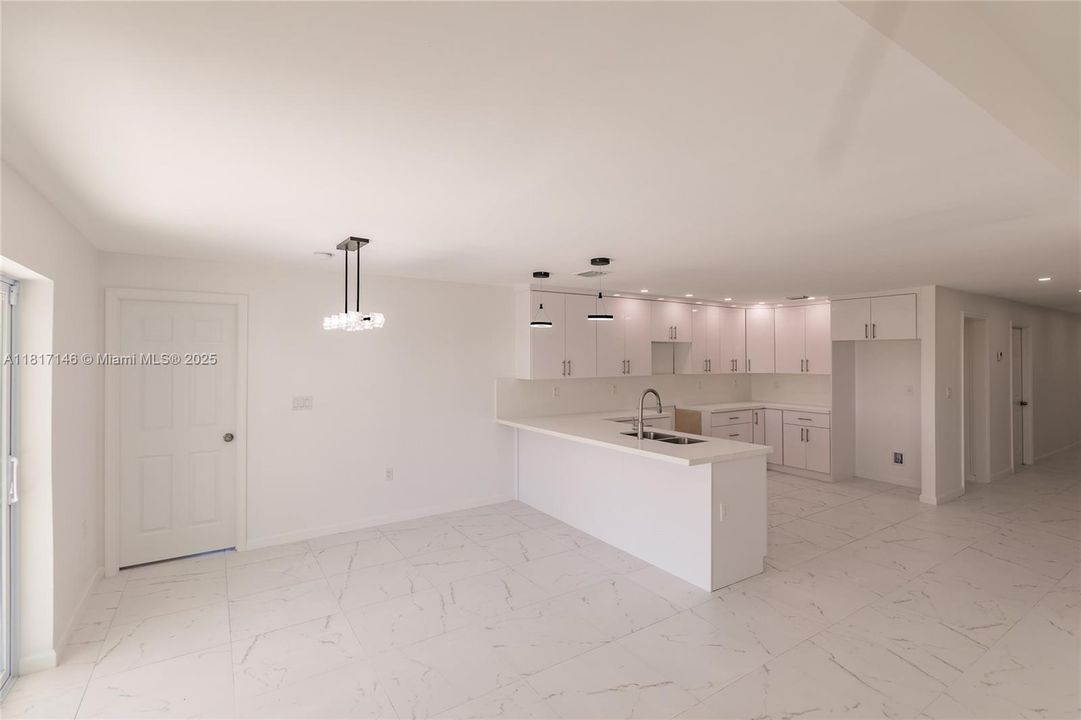 Recently Sold: $284,000 (3 beds, 2 baths, 1798 Square Feet)