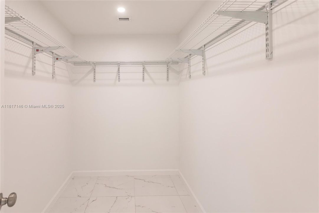 Recently Sold: $284,000 (3 beds, 2 baths, 1798 Square Feet)