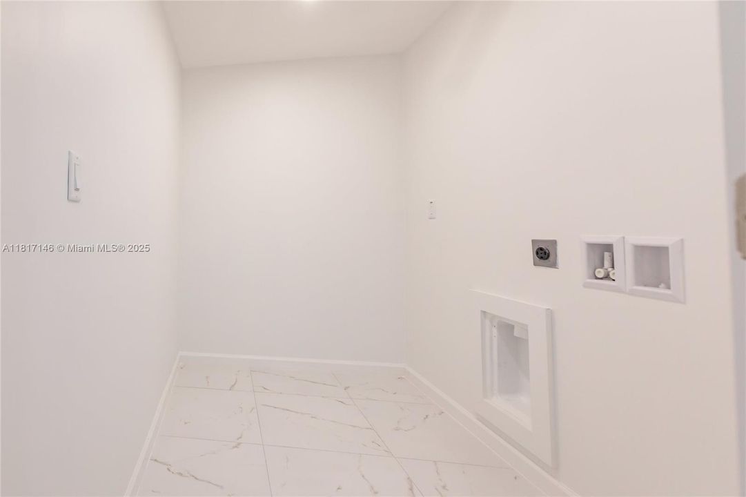 Recently Sold: $284,000 (3 beds, 2 baths, 1798 Square Feet)