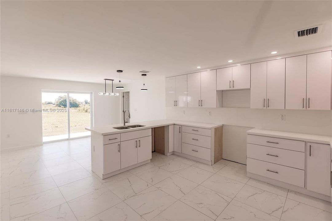 Recently Sold: $284,000 (3 beds, 2 baths, 1798 Square Feet)