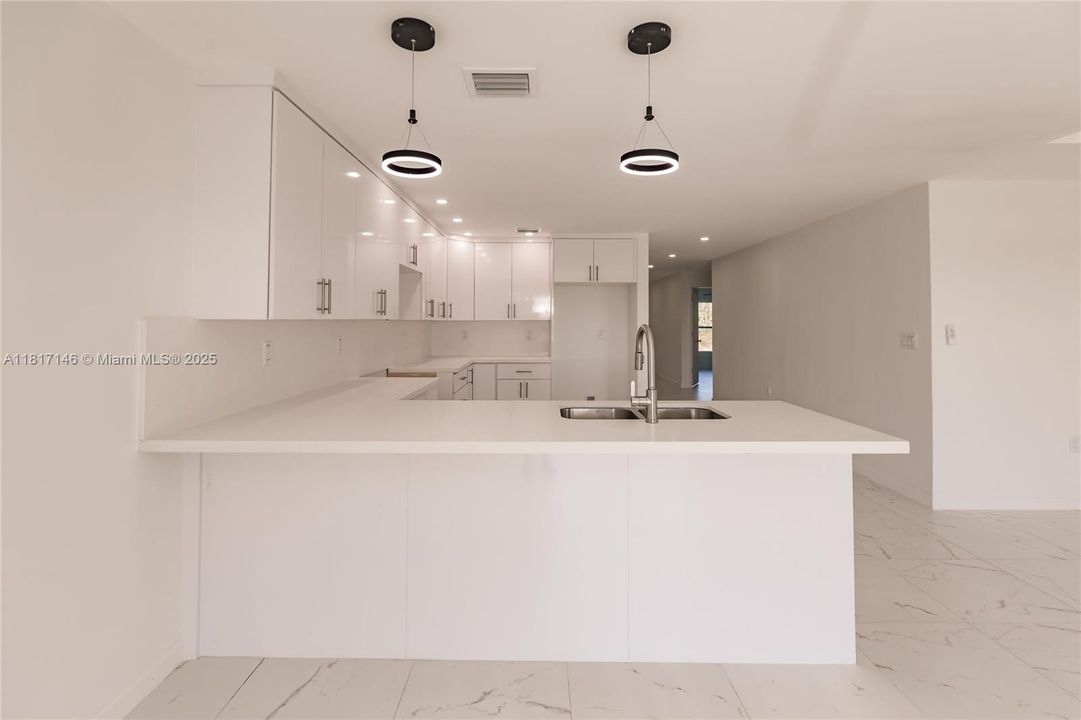 Recently Sold: $284,000 (3 beds, 2 baths, 1798 Square Feet)