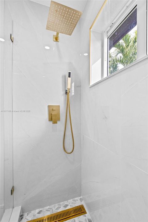 Recently Rented: $3,500 (4 beds, 2 baths, 1436 Square Feet)