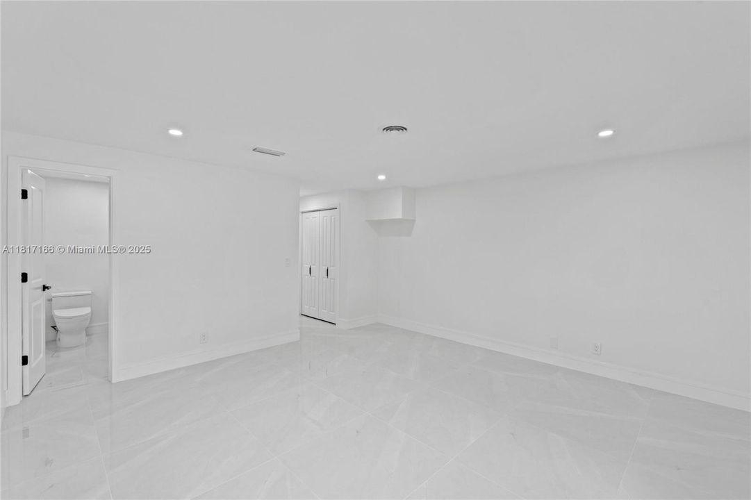 Recently Rented: $3,500 (4 beds, 2 baths, 1436 Square Feet)