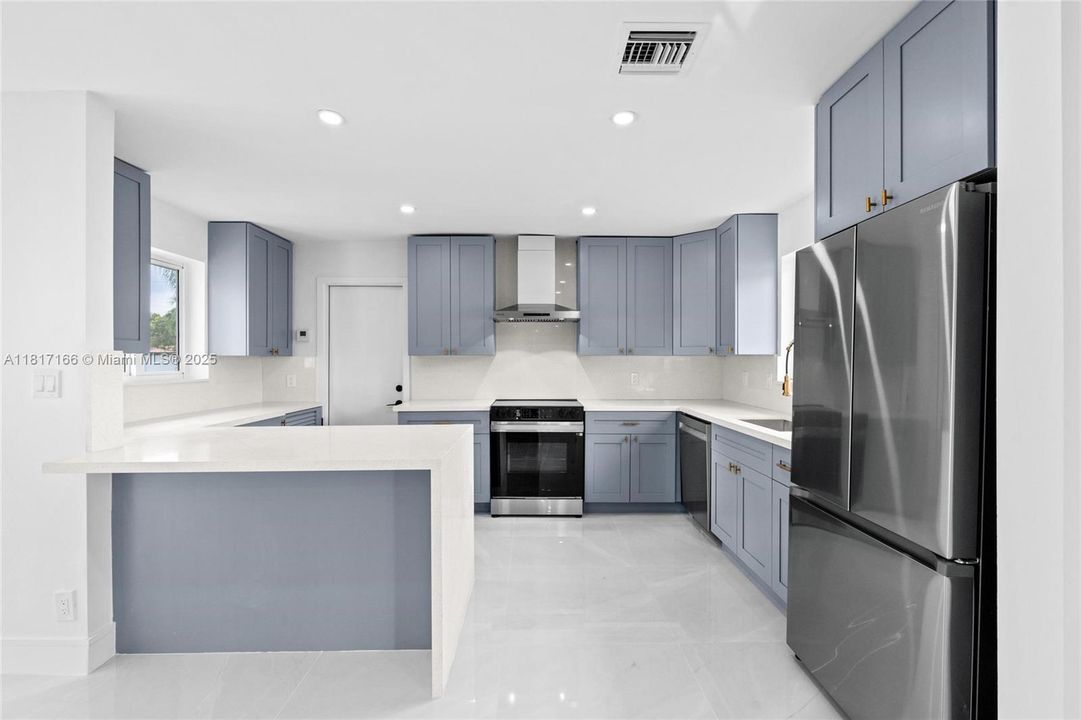 Recently Rented: $3,500 (4 beds, 2 baths, 1436 Square Feet)