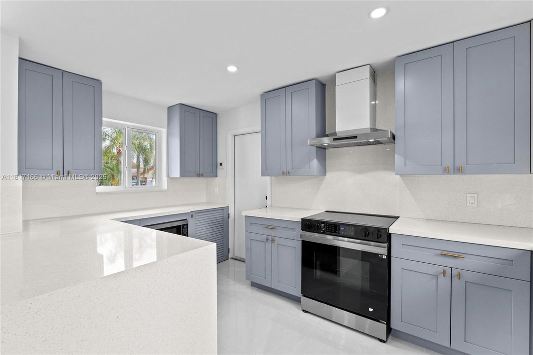 Recently Rented: $3,500 (4 beds, 2 baths, 1436 Square Feet)