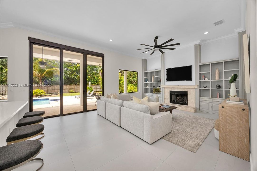 Recently Sold: $2,695,000 (5 beds, 4 baths, 3966 Square Feet)