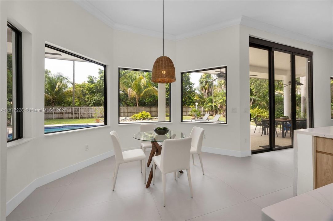 Recently Sold: $2,695,000 (5 beds, 4 baths, 3966 Square Feet)