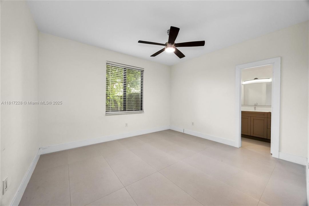 Recently Sold: $2,695,000 (5 beds, 4 baths, 3966 Square Feet)